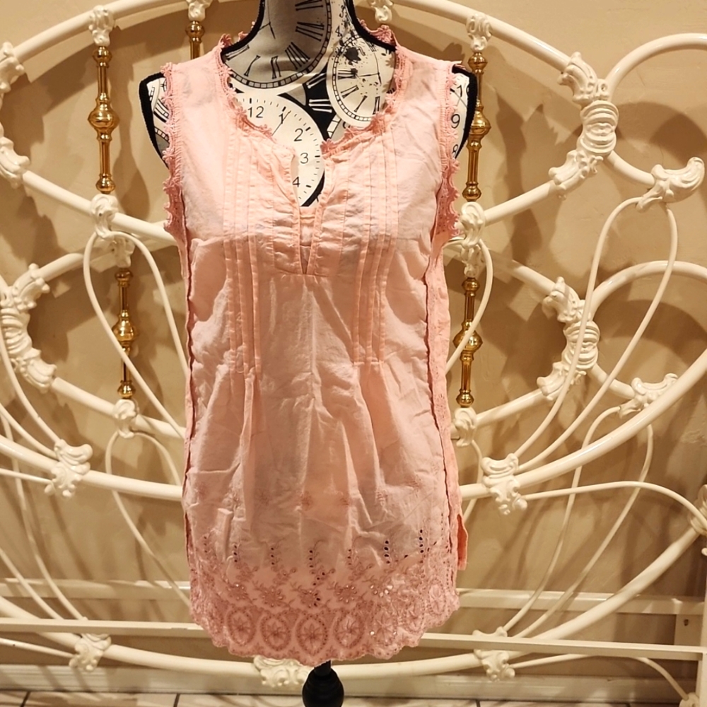 Liv Los Angeles Sleeveless Eyelet Blouse (Size XL) 067